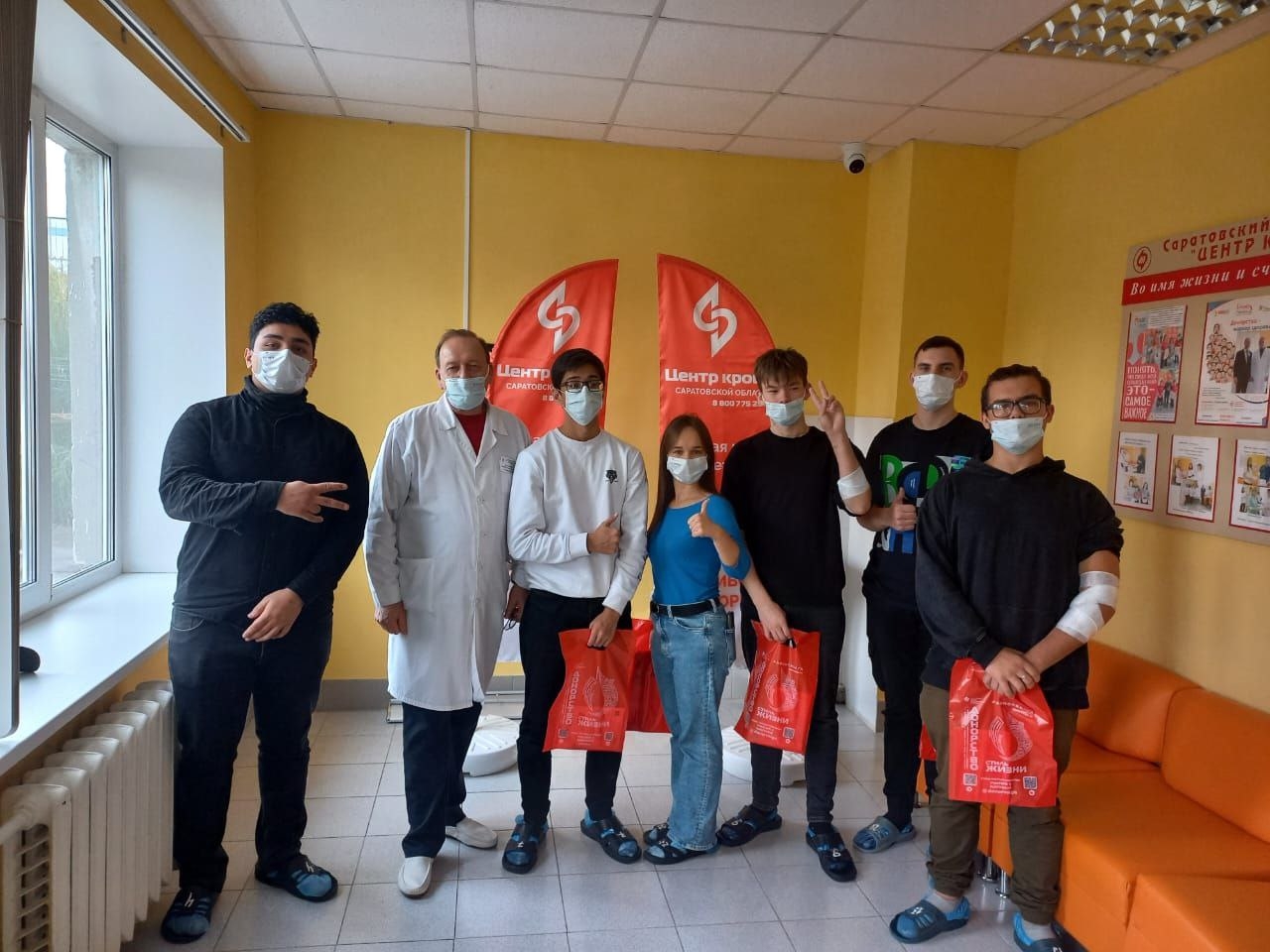 Саратовские студенты сдали кровь и ее компоненты